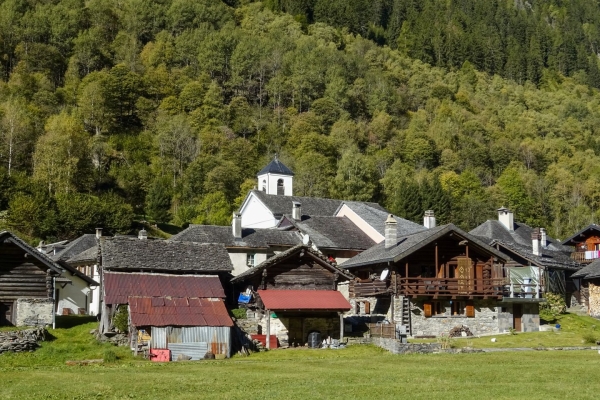 Le long de la Calancasca dans le Parco Val Calanca