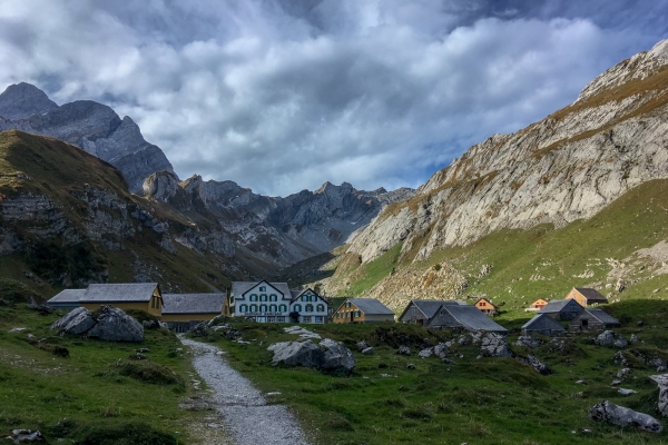 Au-dessus du Seealpsee sur le Säntis (AI)