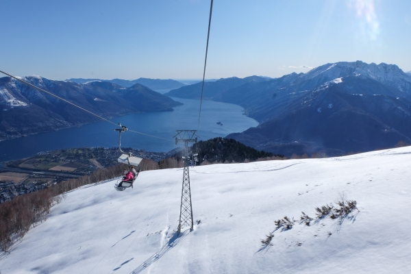 Profiter du soleil au-dessus de Locarno