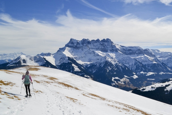 Schneeschuhwanderung über dem Genfersee