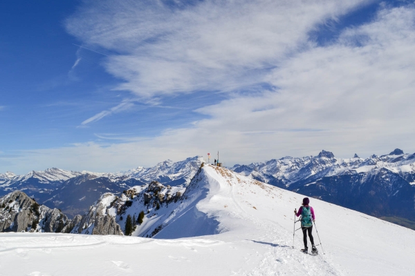 Schneeschuhwanderung über dem Genfersee