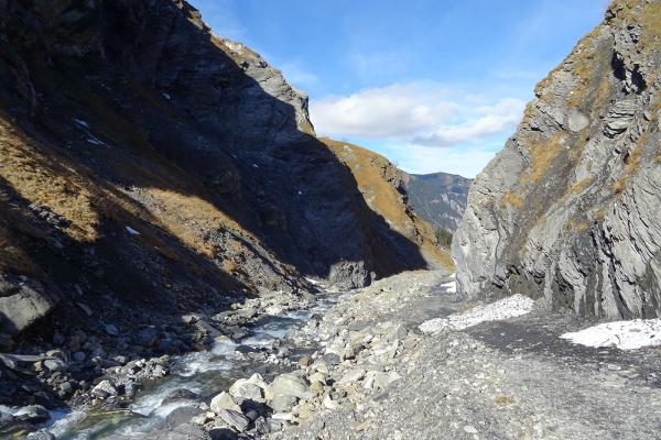 Vers le cirque de cascades de Batöni 