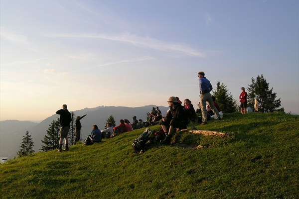 Durchs Naturparadies auf die Alp