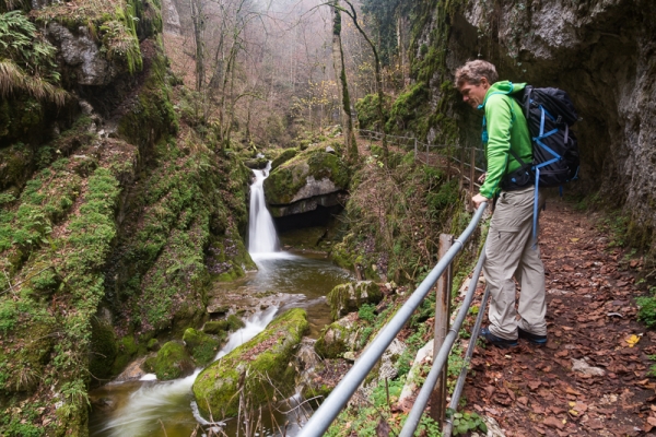 Par le Mont Sujet et les gorges de Douanne