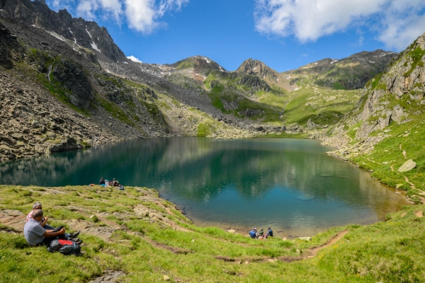 Durch 44 Kehren am Lolenpass