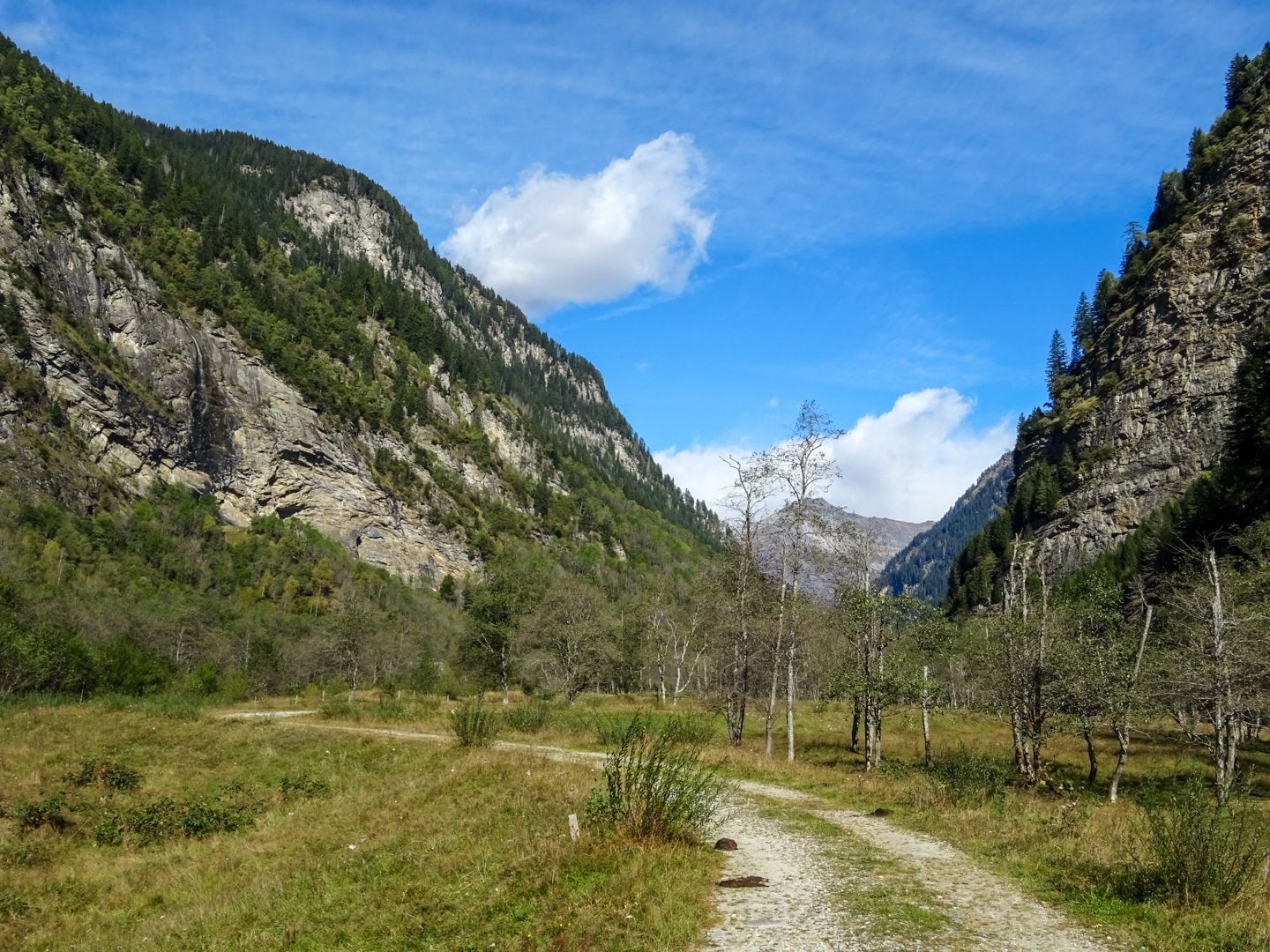 Angenehme Wegführung zwischen Cauco und Sta. Domenica.