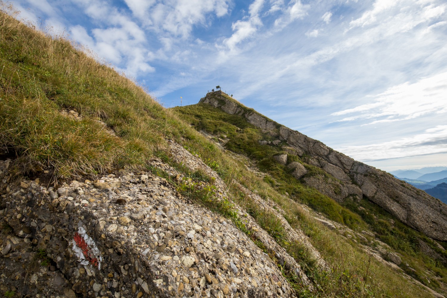 Depuis la montée sur le Speer, le poudingue sur lequel s’est érigée cette montagne est clairement visible. Photo: Daniel Fleuti 