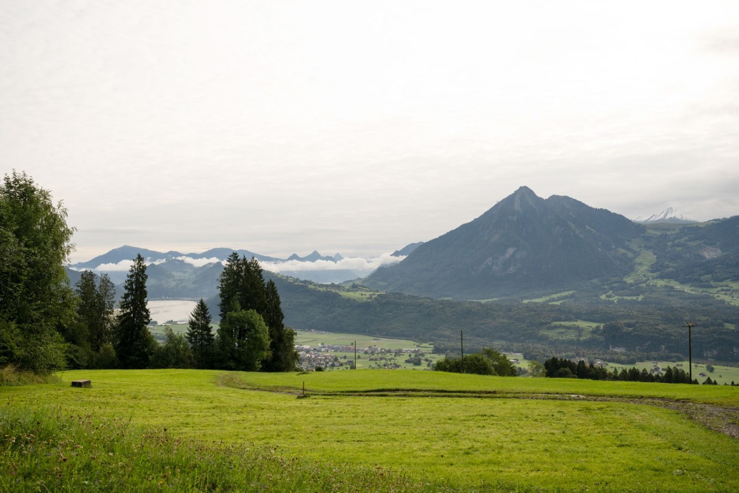 Vue du Guber sur le Stanserhorn et le lac d’Alpnach.