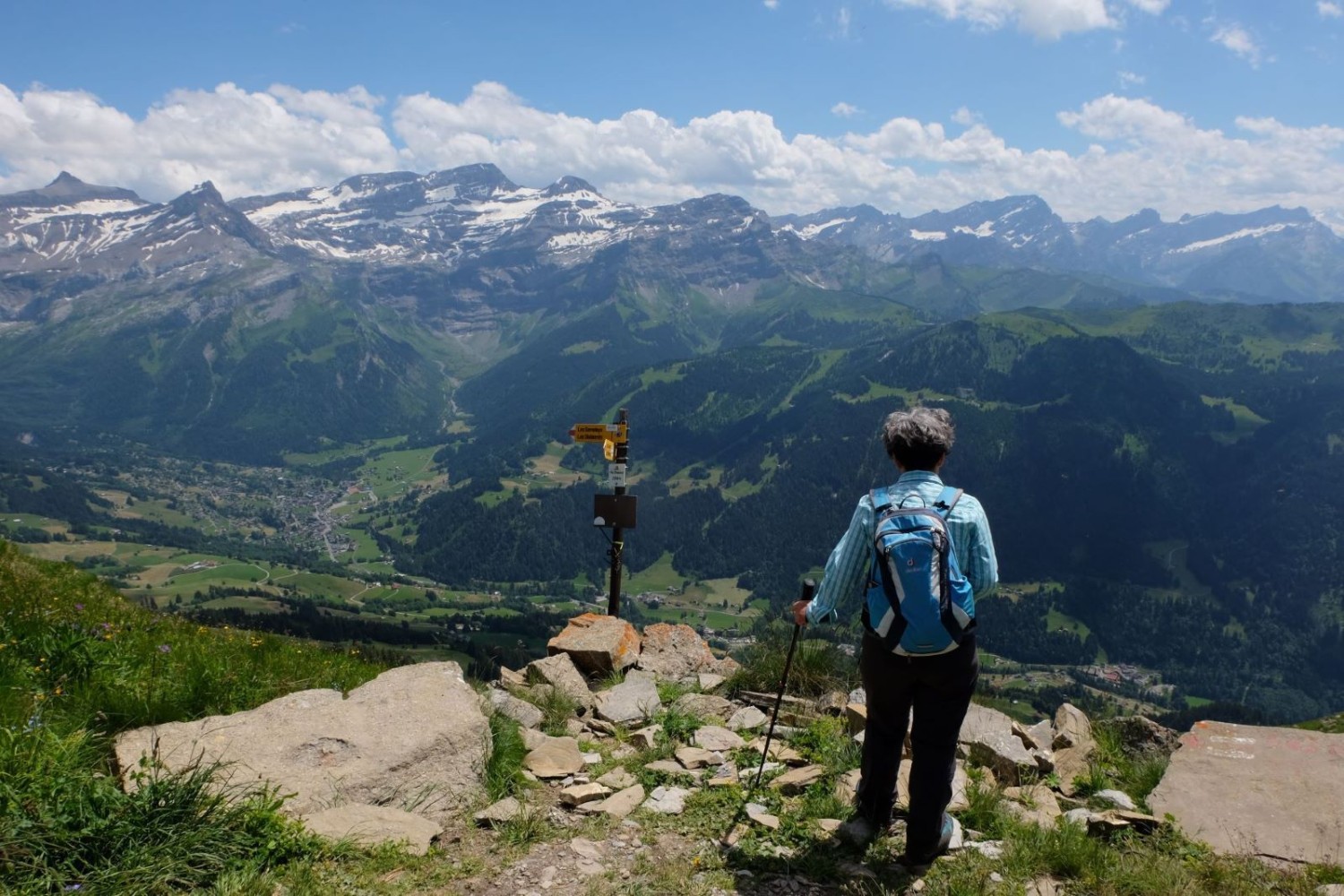 Magnifique panorama sur les Alpes vaudoises depuis le sommet du Pic Chaussy, à 2308 mètres d’altitude.