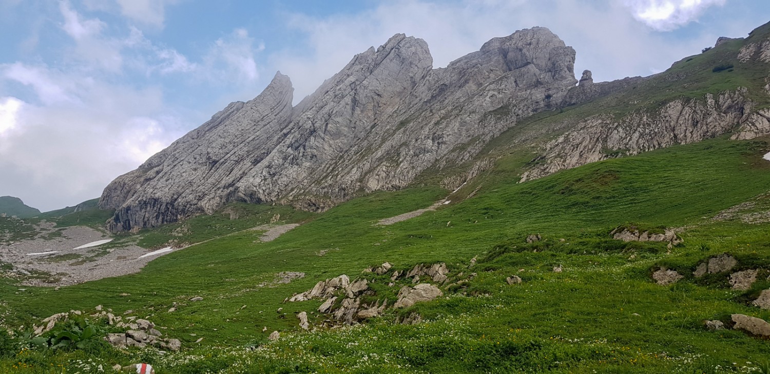 La montée vers le Mutschensattel offre une vue impressionnante sur le Gätterifirst. Photo: Patricia Michaud