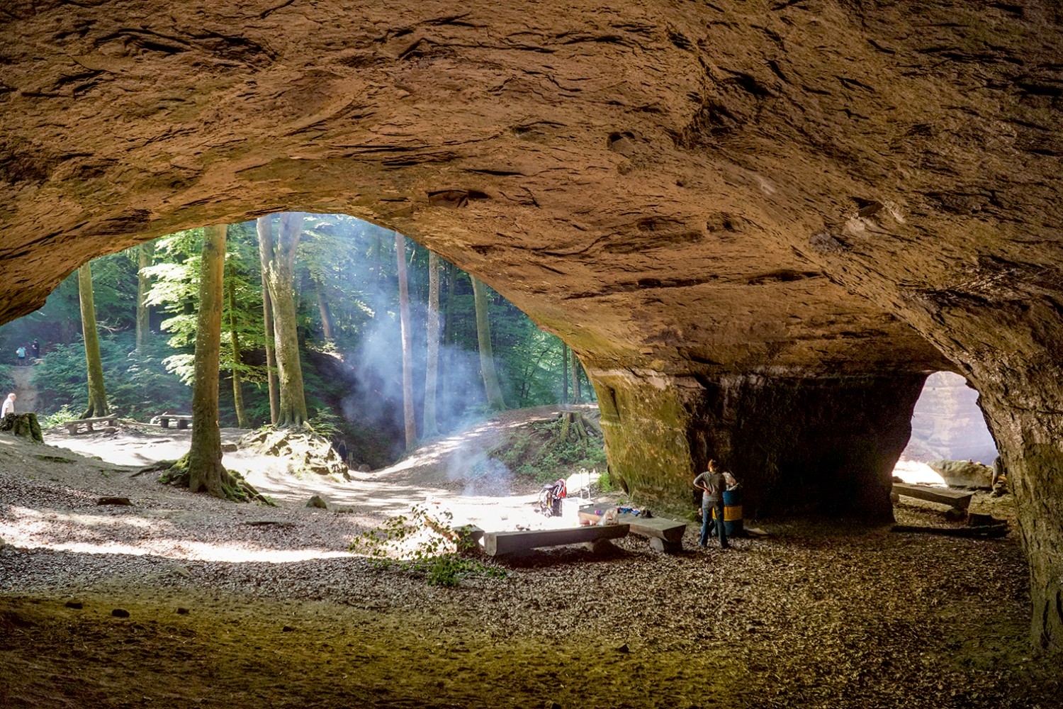 Les grottes de la Liebeggerwald invitent petits et grands aux grillades. 