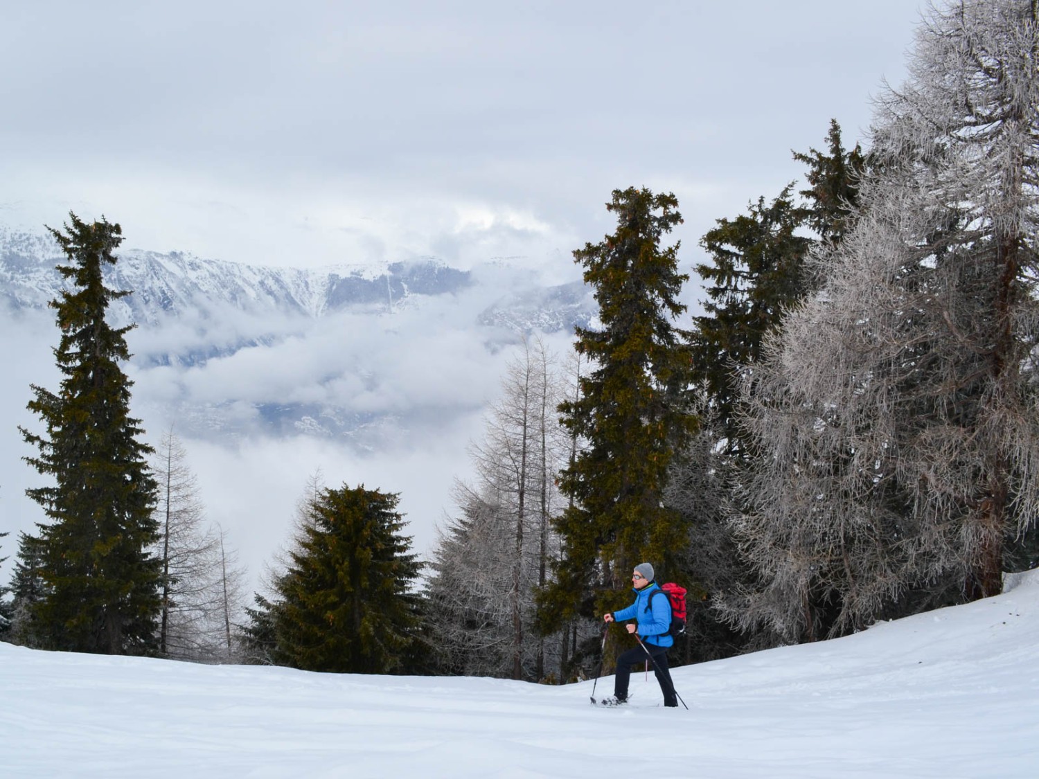 Belalp apparaît de l'autre côté de la vallée. Photo : Sabine Joss