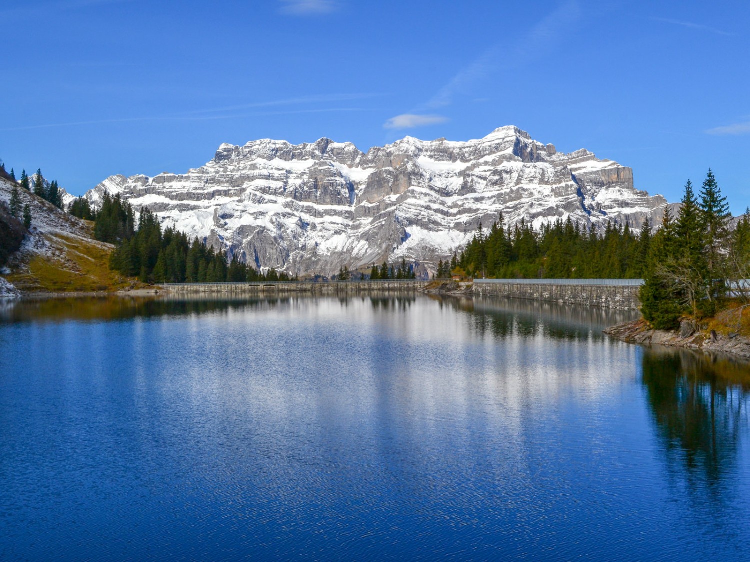 Le massif du Glärnisch et le Vrenelisgärtli au-dessus du Mettmenalpsee. Photo: Sabine Joss