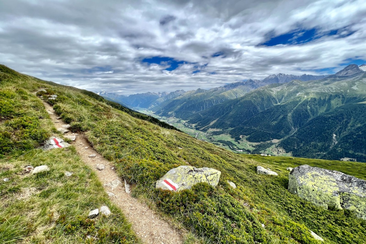 Terrasse mit Blick auf das Gomser Hochtal.