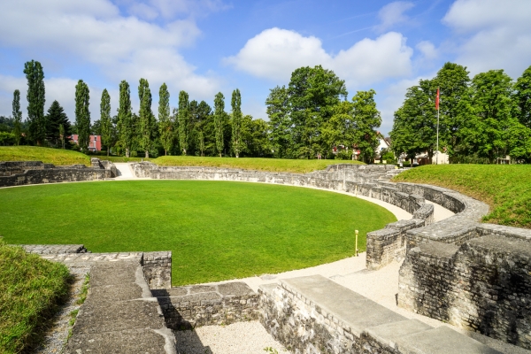 De Brugg au château d’eau de la Suisse