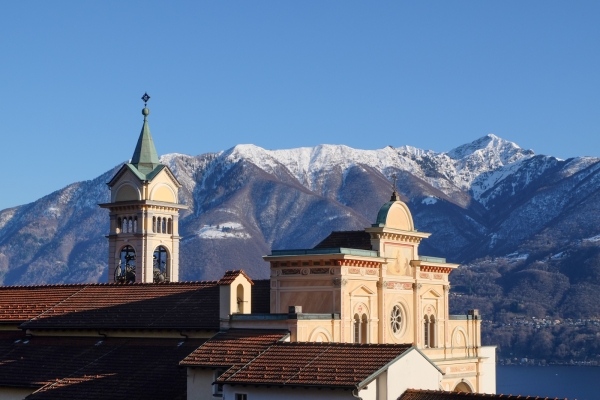 Profiter du soleil au-dessus de Locarno