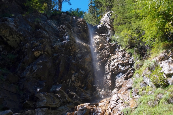 Auf schattigen Pfaden rund um Grimentz