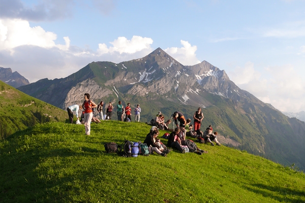 Durchs Naturparadies auf die Alp