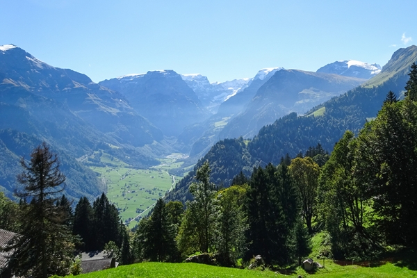 Schwefelbäder im Glarner Linthal 