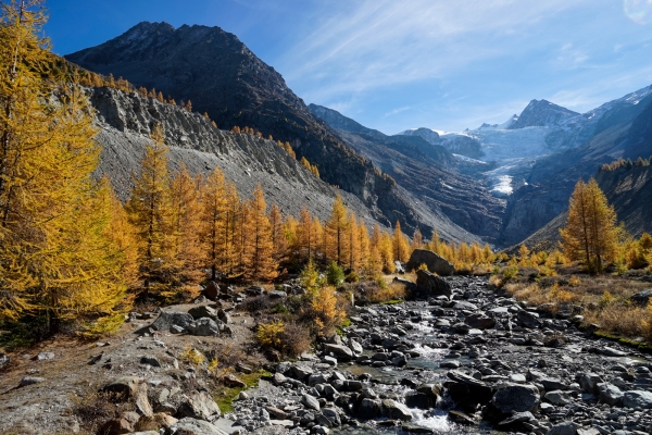 Dans la vallée du glacier de Ried