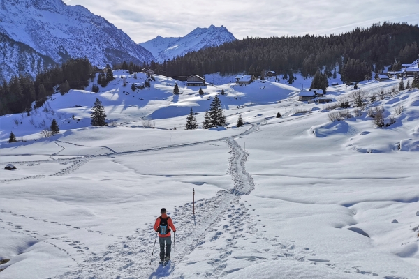 Schneeschuhtour hoch über dem Urner Reusstal