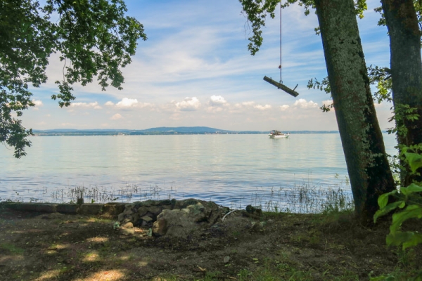 Parcours sans obstacles au bord du lac