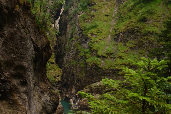 A travers la gorge de Viamala