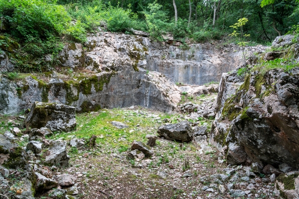 Salire alle Cave di Arzo