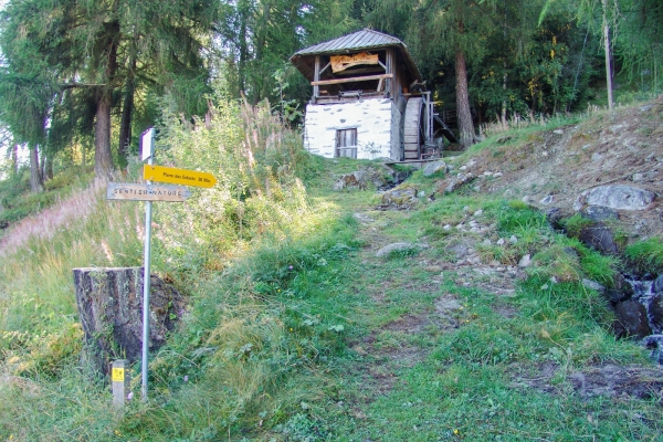 Zum Stein der Kinder in Nax