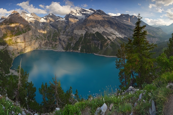 Au-dessus du lac d’Oeschinen