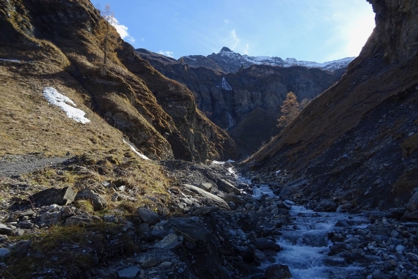 Vers le cirque de cascades de Batöni