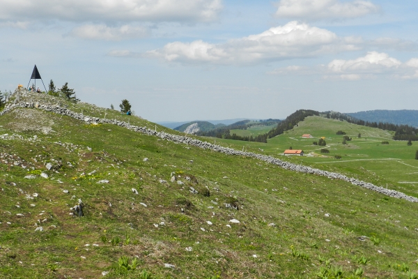 Historische Markierungen über der Areuse