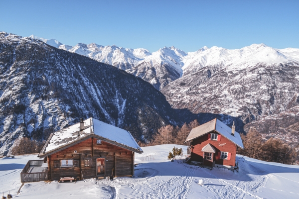 Du soleil au-dessus de la vallée de Saas