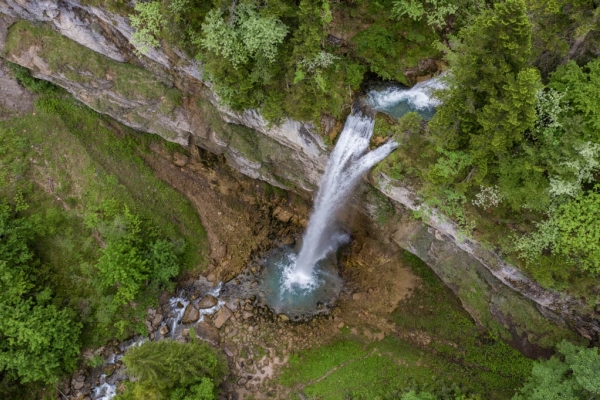 Fascinante chute du Leuenfall 