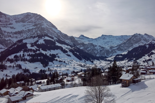 Beau panorama sous le soleil d’Adelboden 