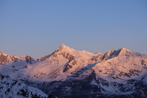 Die Schneeinsel oberhalb von Airolo