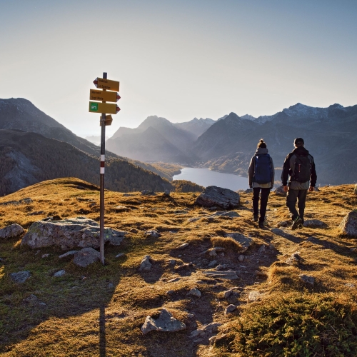 Wegweiser_Bergwanderweg_Engadin