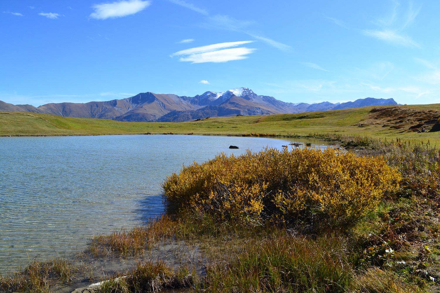 Sur le versant opposé de la vallée, le Piz Curvér trône derrière le lac Libi.
Photos : Sabine Joss