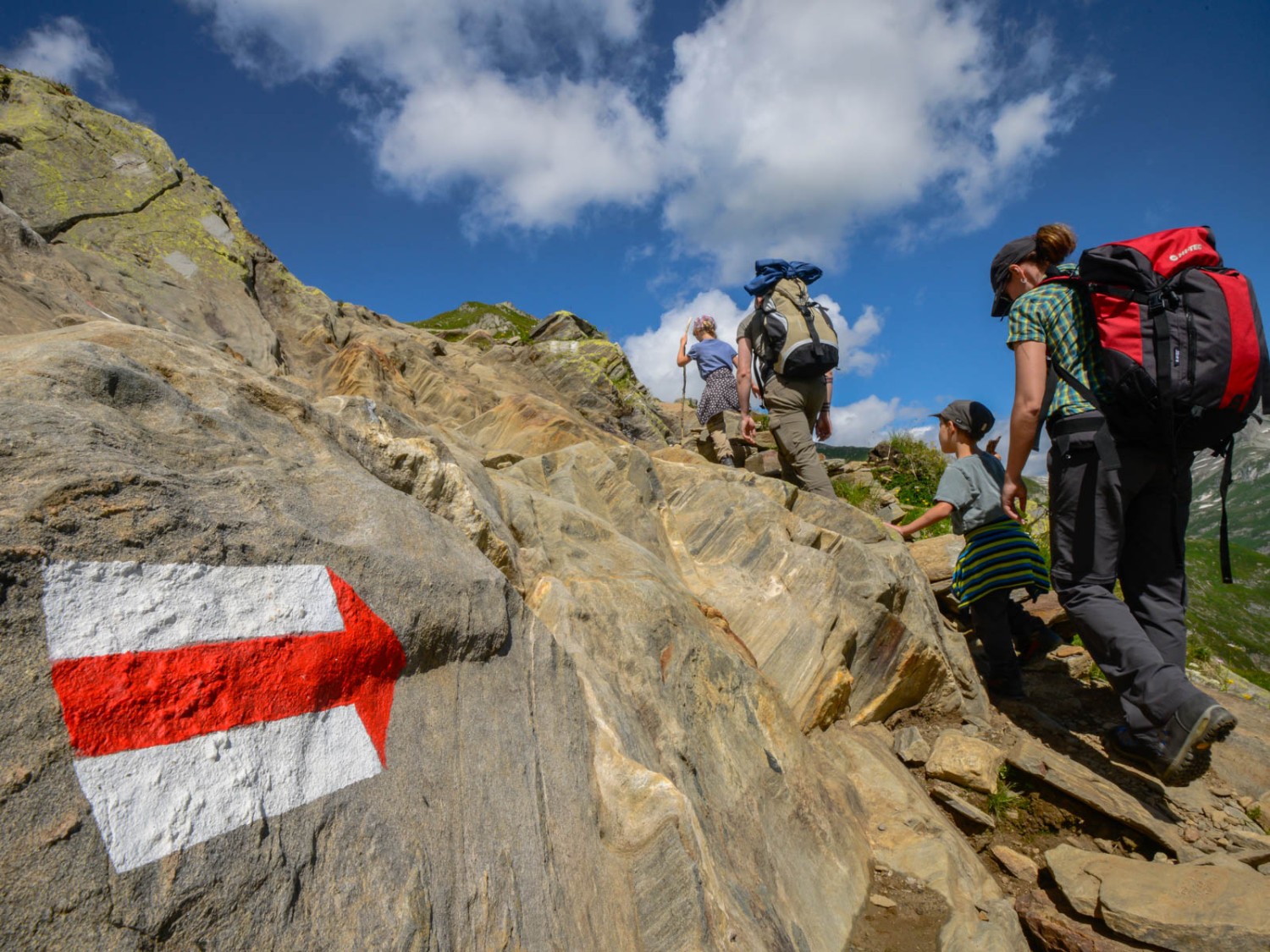 On croise aussi des familles sur la première partie de la randonnée. Photo: Daniel Fuchs