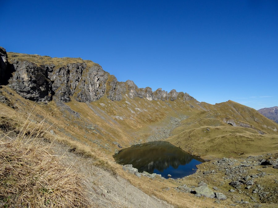 La baignade et la pêche sont permises, mais une autorisation est nécessaire pour pêcher.