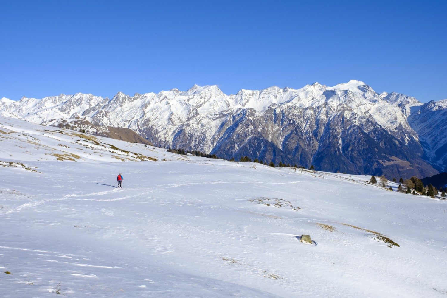 Einsam auf der Geländeterrasse hoch über der Valle Santa Maria. Bild: Iris Kürschner