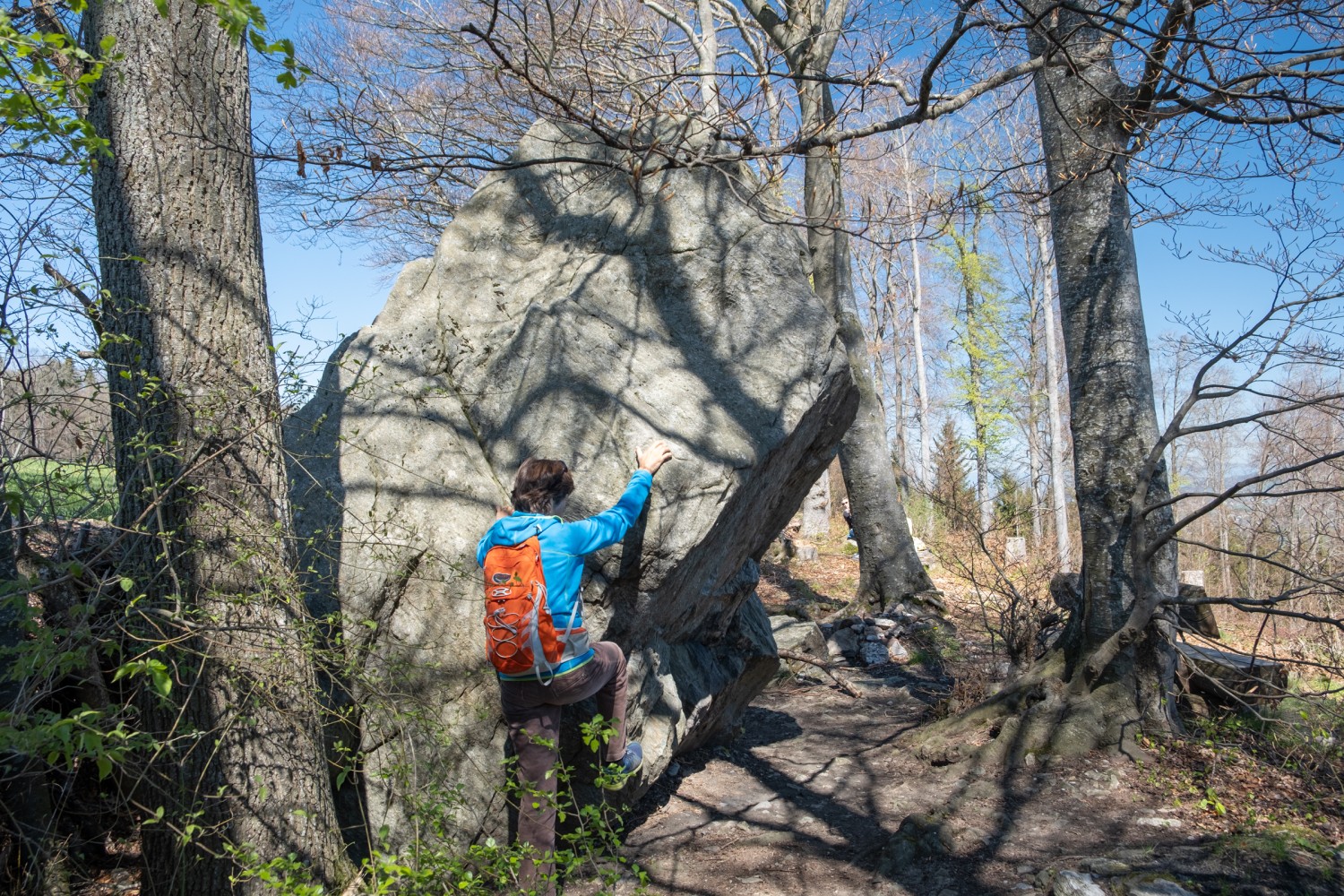 La roccia del diavolo (Teufelsstein) invita ad arrampicarvisi sopra. Foto: Markus Ruff