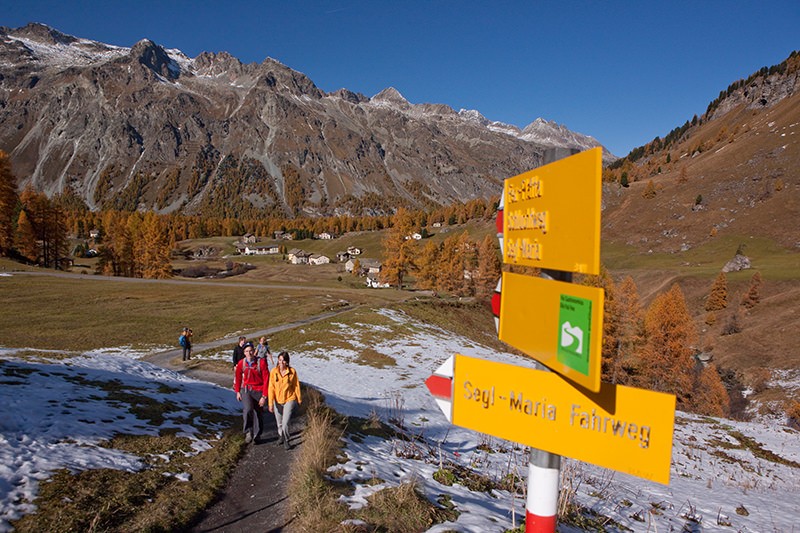 Ein Spazierweg führt vom Fextal nach Sils-Maria.