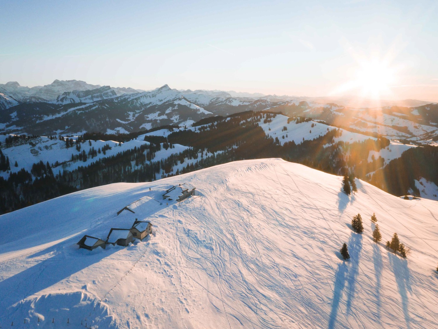 Vue depuis Hochalp en direction du Stockberg et de la vallée. Photo: Jon Guler