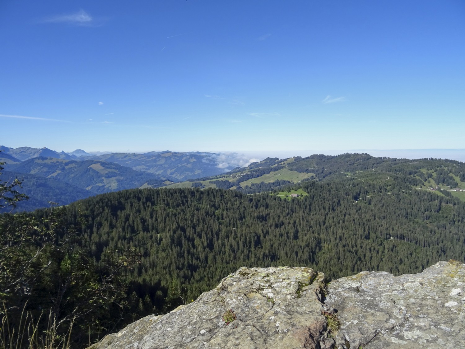 Aussicht von der Schüpfeflue nach Südwesten. Bild: Sabine Joss