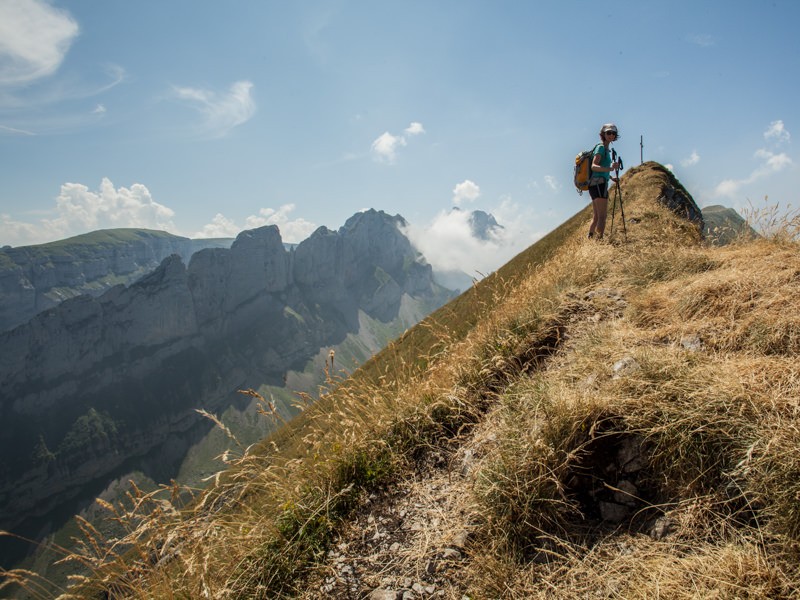 Weiss-blau-weiss markierter Alpinwanderweg auf die Marwees. Bilder: Anne-Sophie Scholl