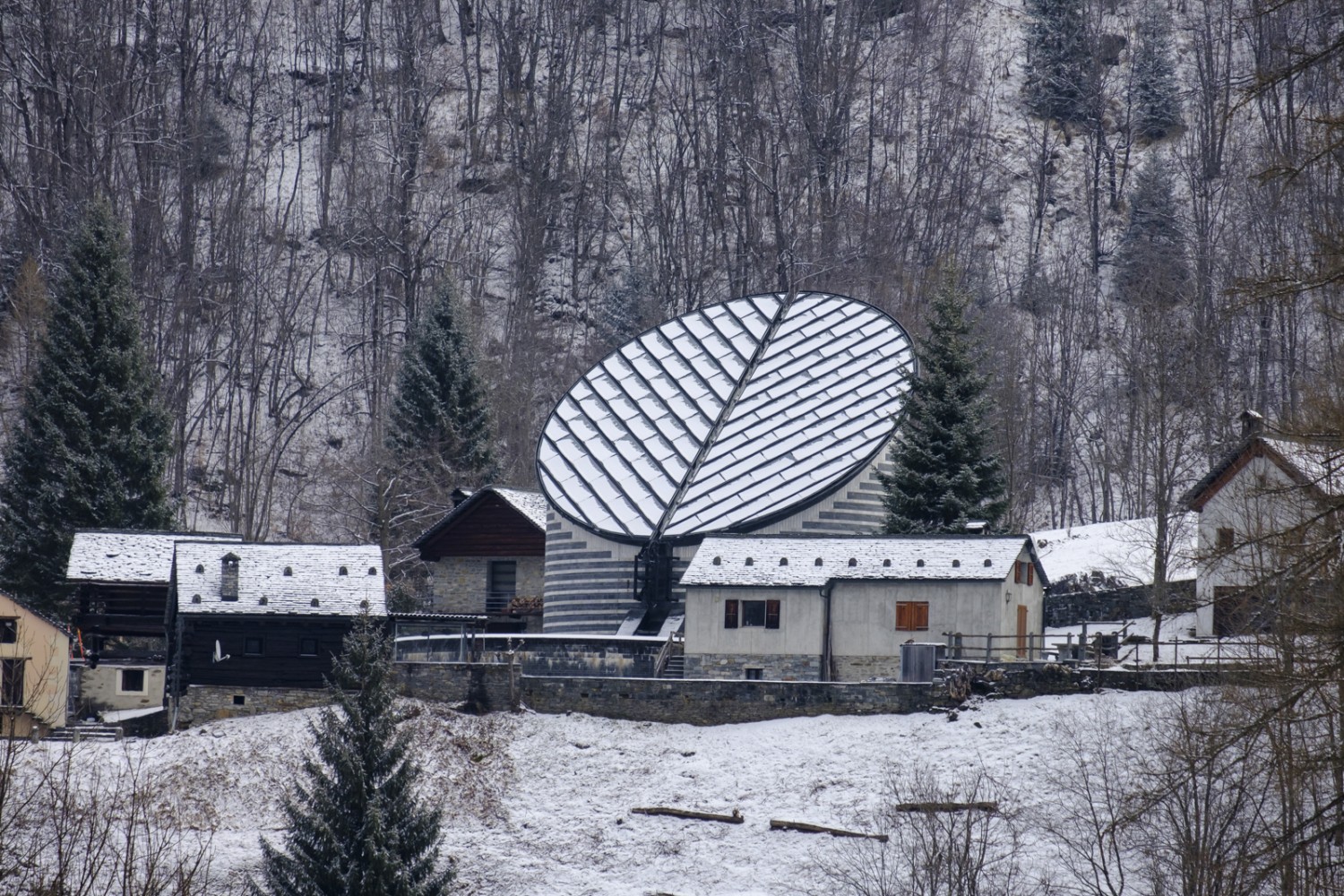 A Mogno vale la pena visitare la chiesa di Mario Botta. Foto: Iris Kürschner