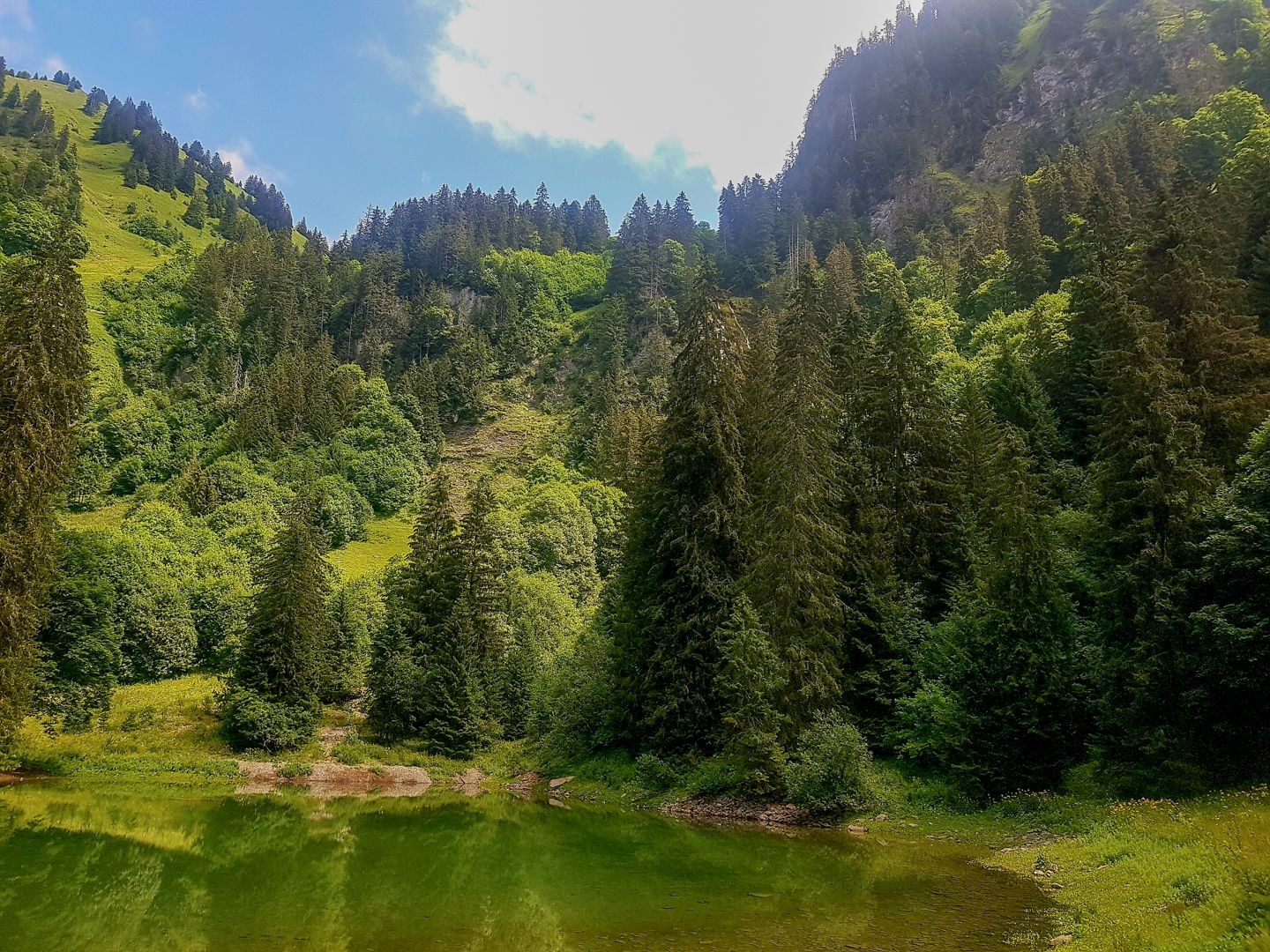 Der Lac de Coudré unterhalb der Bounavaux-Hütte – ein landschaftliches Bijou, das einen Abstecher wert ist.