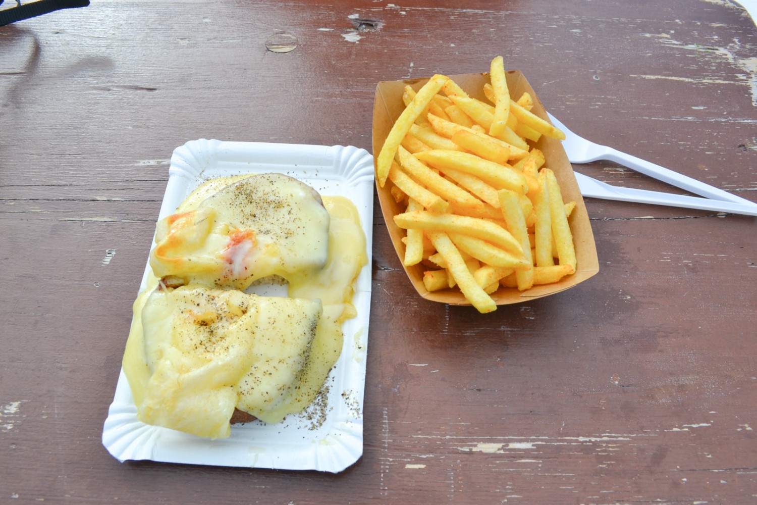 Schon lange vor Bidmi schwebt ein Duft von Pommes Frites und Käseschnitten in der Luft.