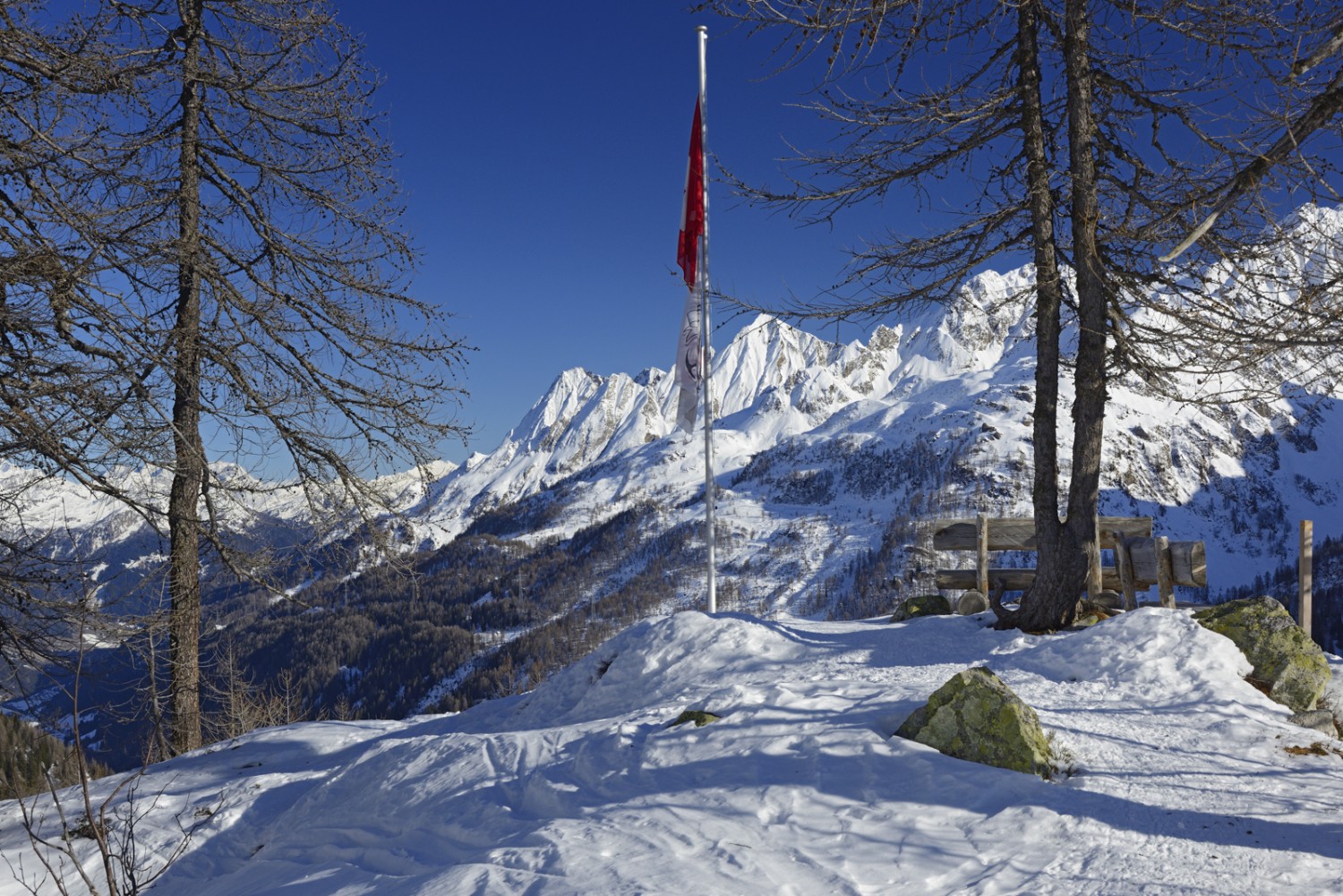 Depuis la cabane, vue sur le Val Bedretto. Photo: natur-welten.ch